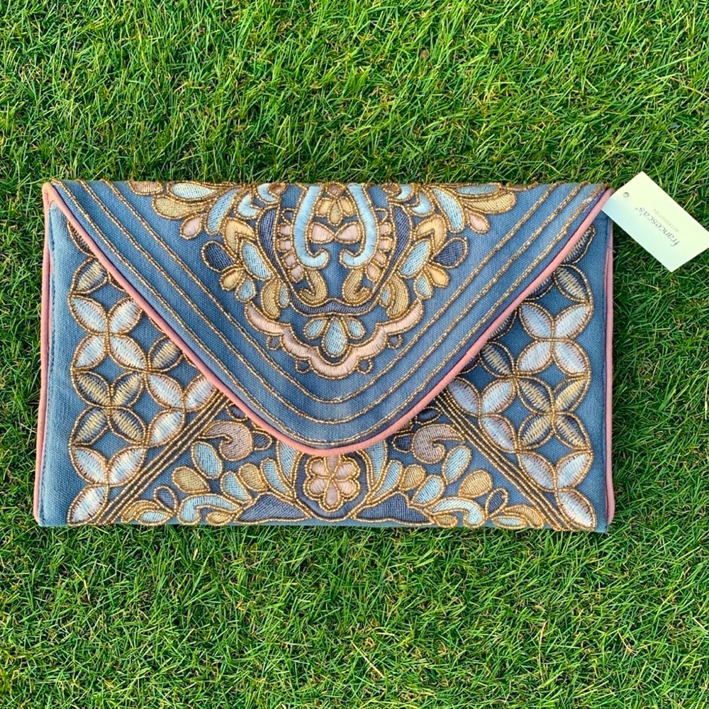 FRANSESCA’S Large Clutch*Gold Chain Purse Beaded & Embroidered